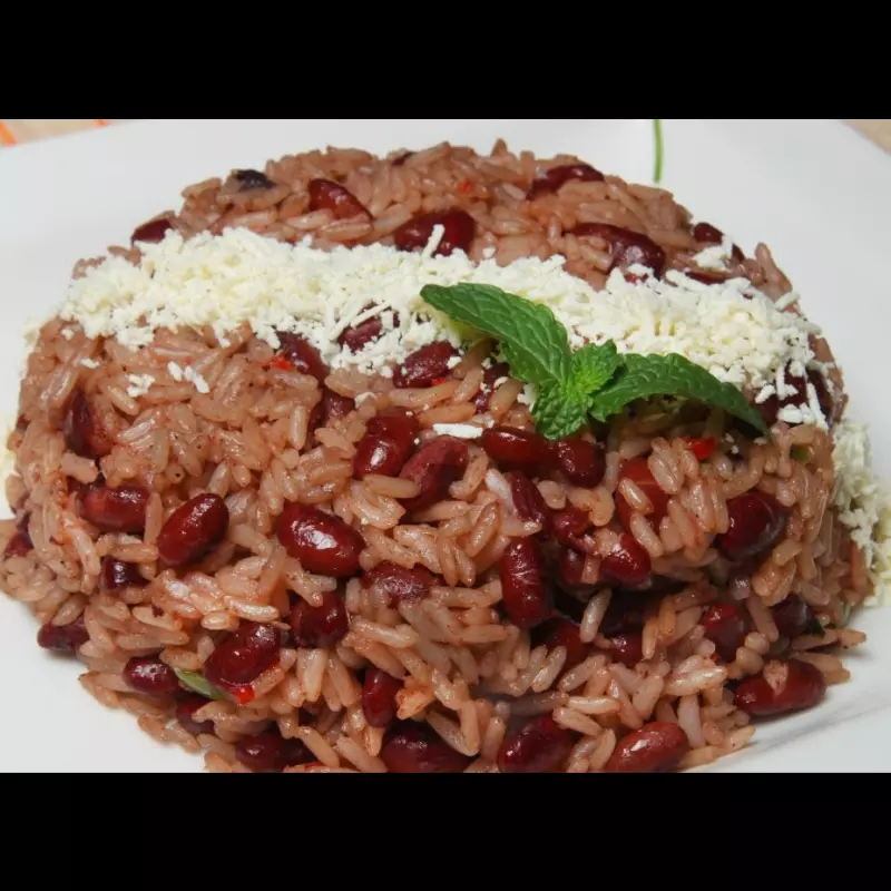 PORCIÓN DE RICE AND BEANS