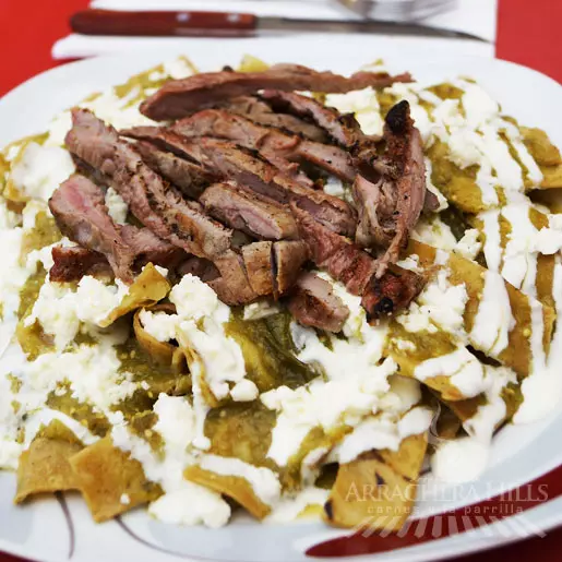 Chilaquiles verdes con bistec