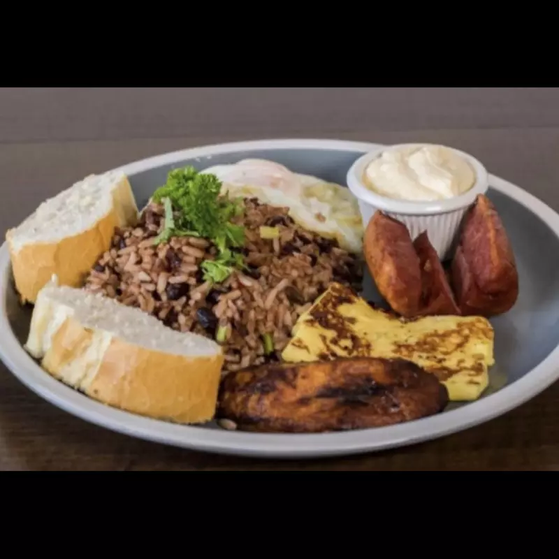 Gallo pinto con todo