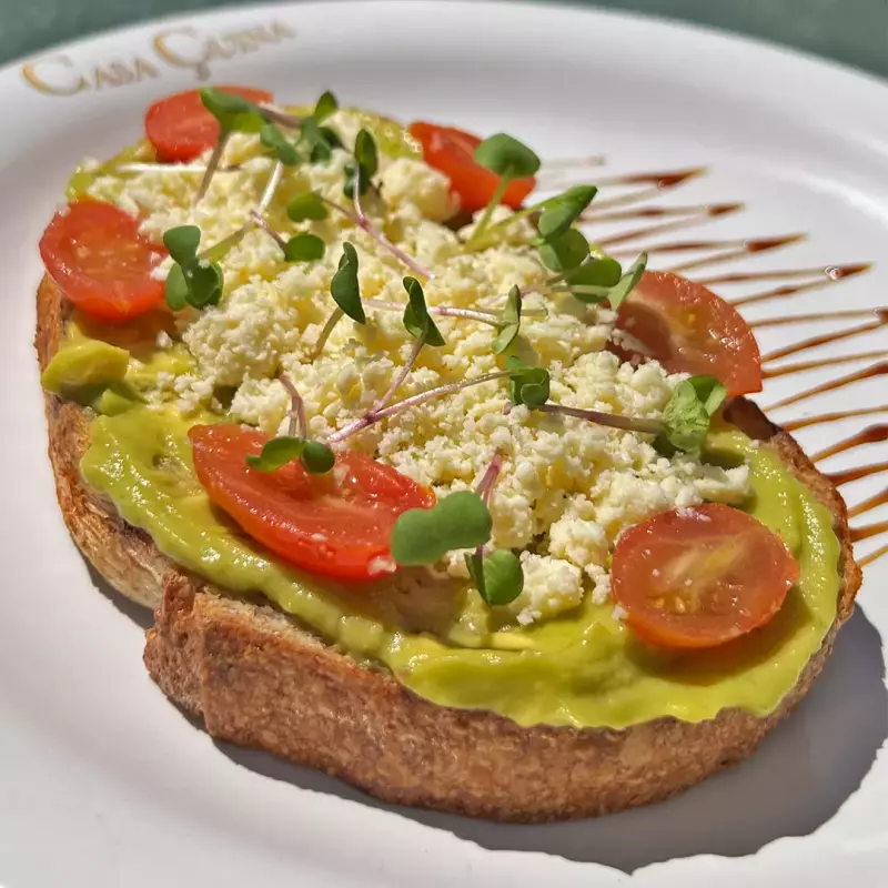 Tostada de Aguacate y Ricotta