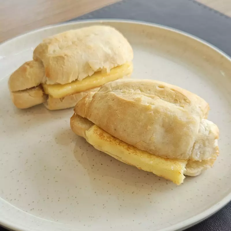 Dupla de sanduiches de queijo coalho