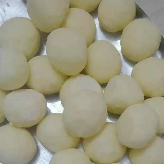 Pao de queijo ( cheese bread )