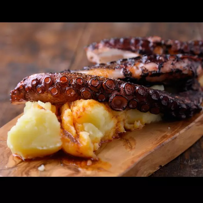 Pulpo Grillado con Pesto Ahumado