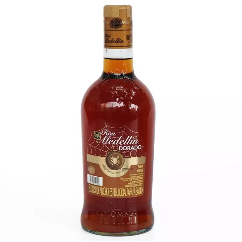 Ron Medellín dorado botella