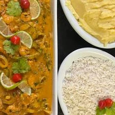 Peixe ao molho de camarão refeição