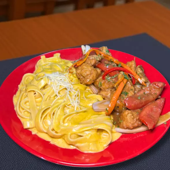 Fetuchini a la Huancaina con saltado