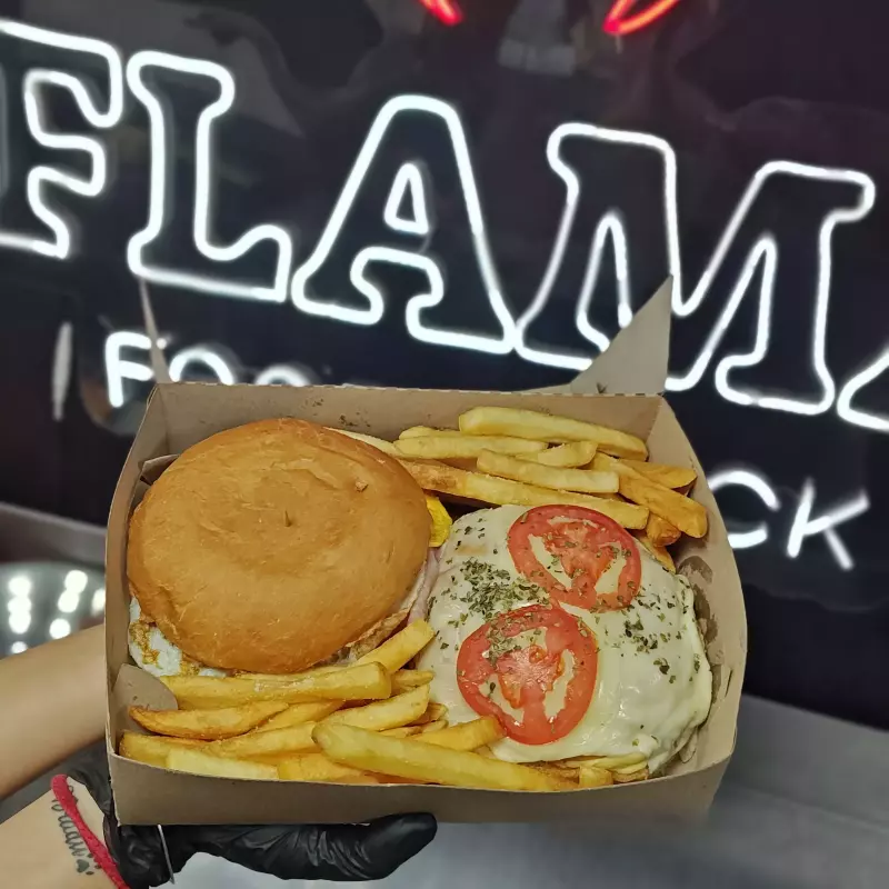 2 BURGERS + PAPAS 🔥