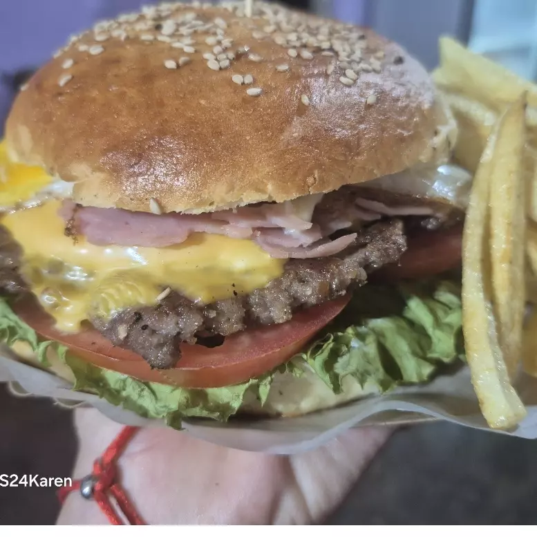 Hamburguesa especial con cheddar