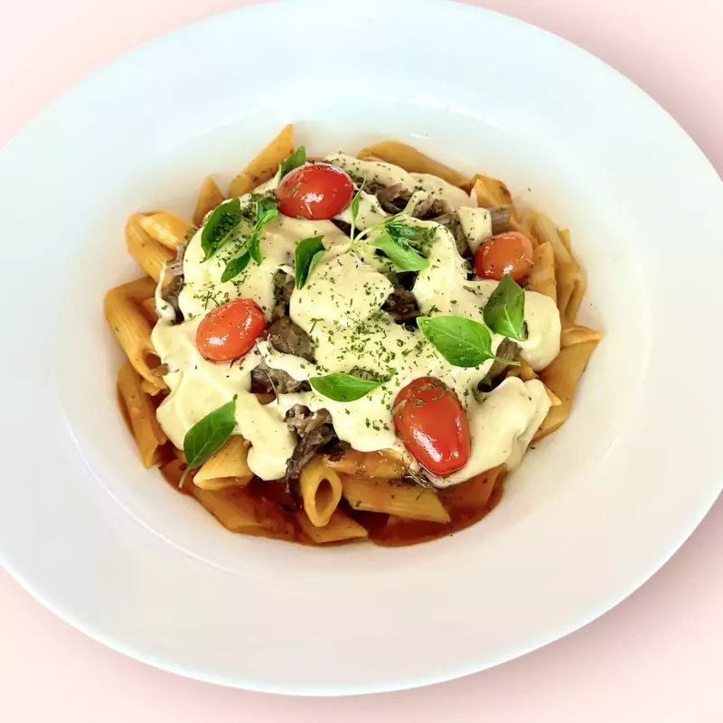 COSTELA DESFIADA AO PENNE