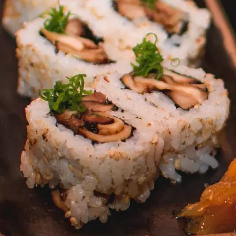 SHITAKE URAMAKI 08 unidades