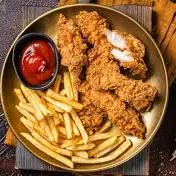 Croqueta pollo más papitas y jugo