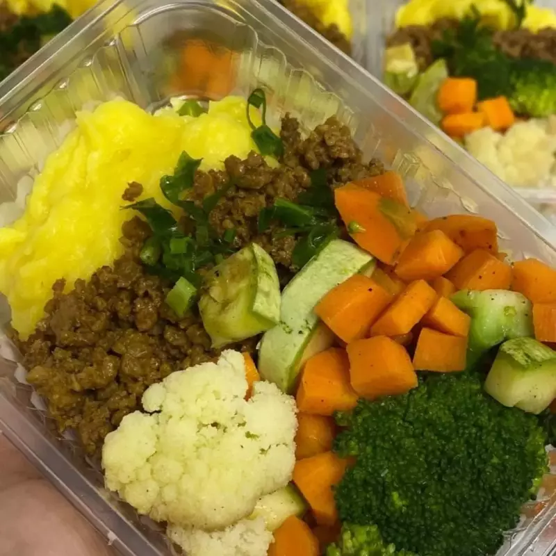 PURÊ DE ABÓBORA COM LEGUMES E CARNE