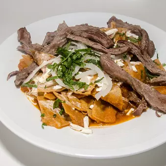 CHILAQUILES CON ARRACHERA