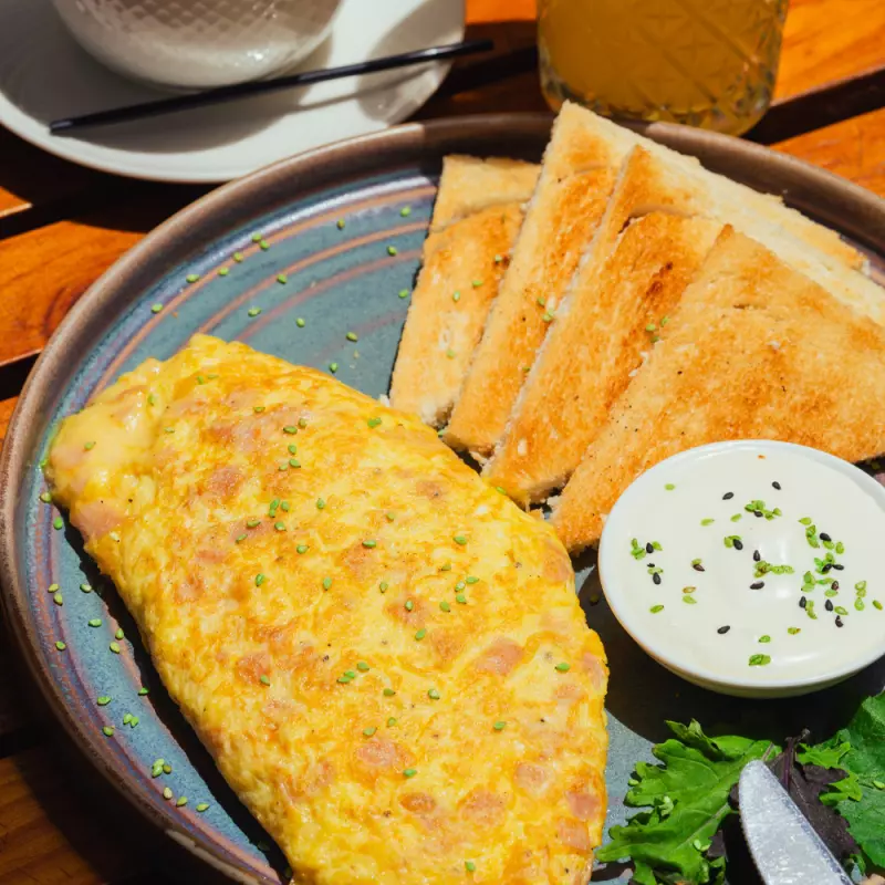 OMELETTE JAMÓN Y QUESO