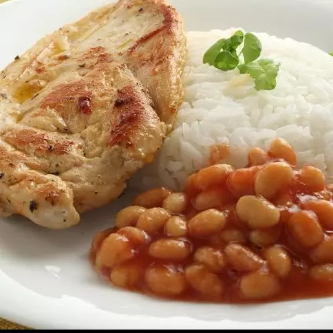 Fréjoles con pechuga a la plancha