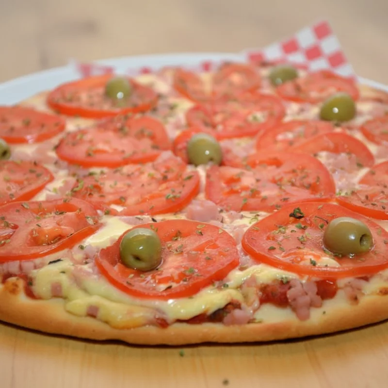 • Pizza Napolitana con Jamón