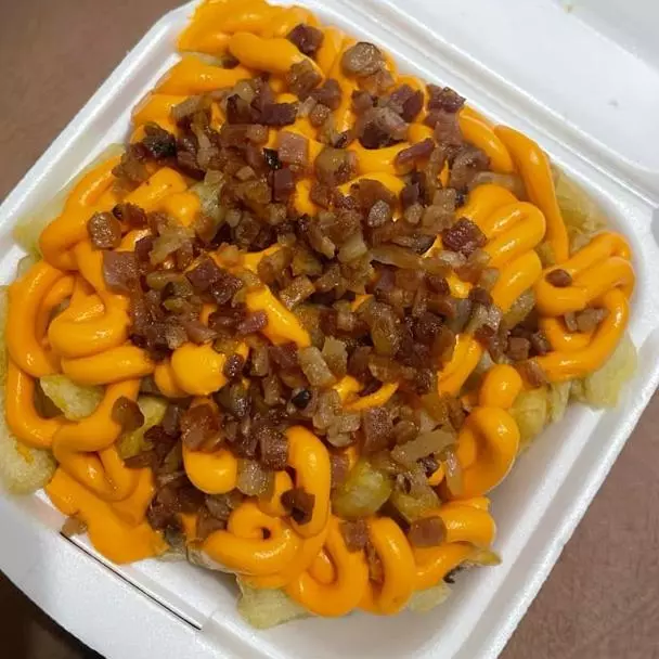 BATATA COM CHEDDAR E BACON