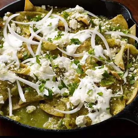 Plato de chilaquiles verdes