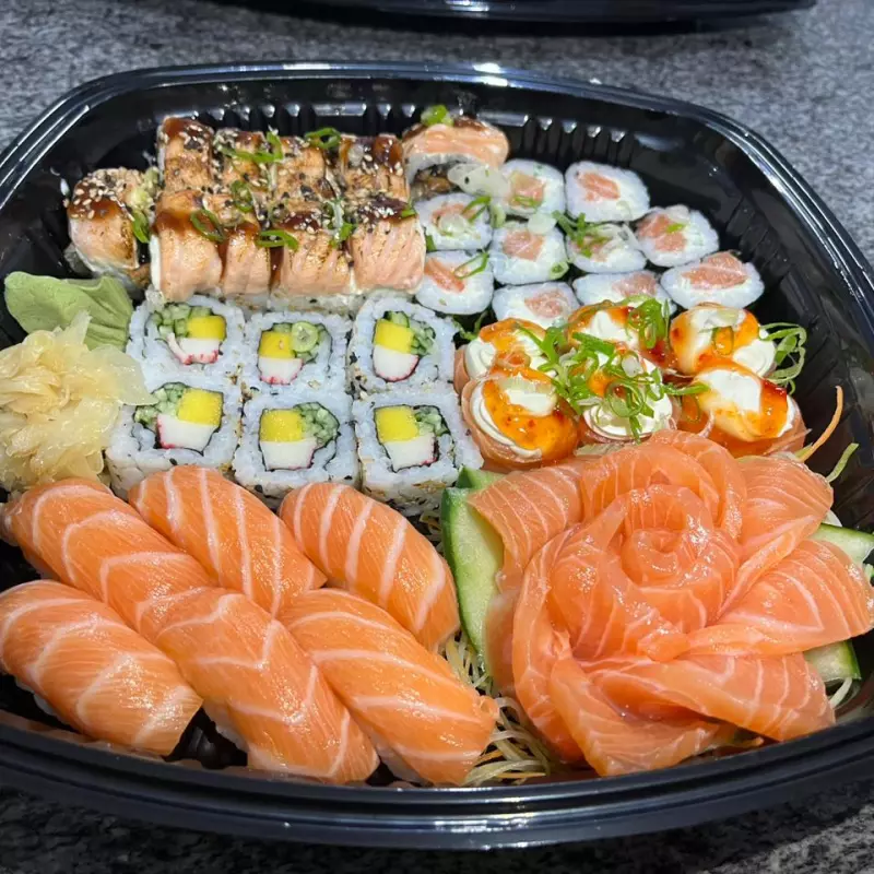 Combinado com 50 peças Salmão