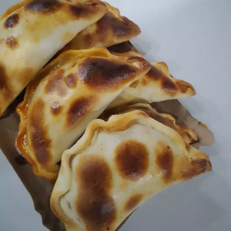 6 EMPANADAS DE CARNE