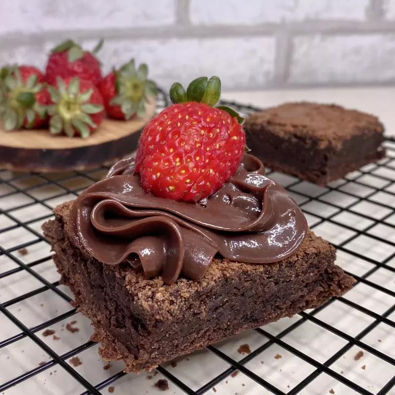 Brownie recheio chocolate e Morango