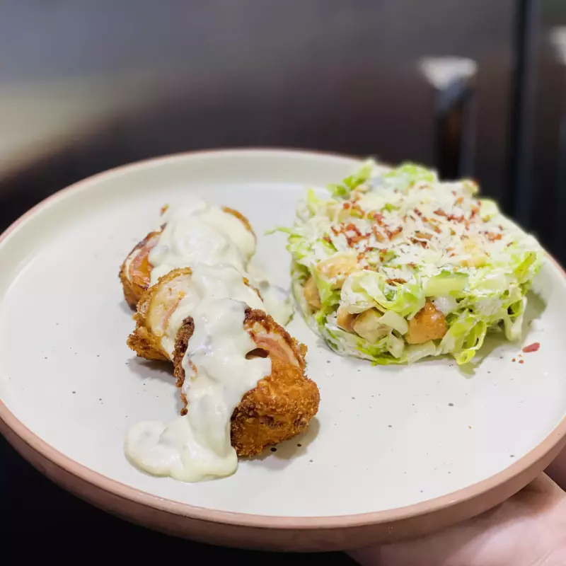 Gordon Bleu con ensalada cesar