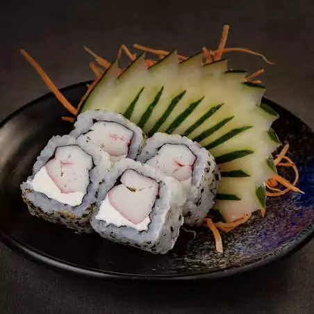 4 UN Uramaki Kani Filadelfia