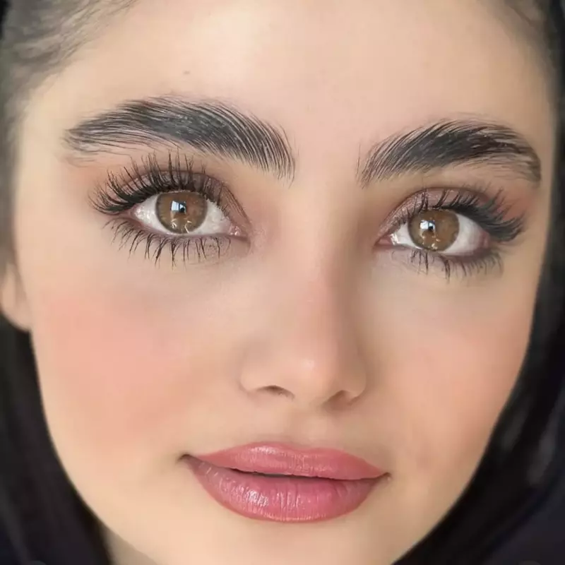 Cleopatra hazel hiprealis 🥥