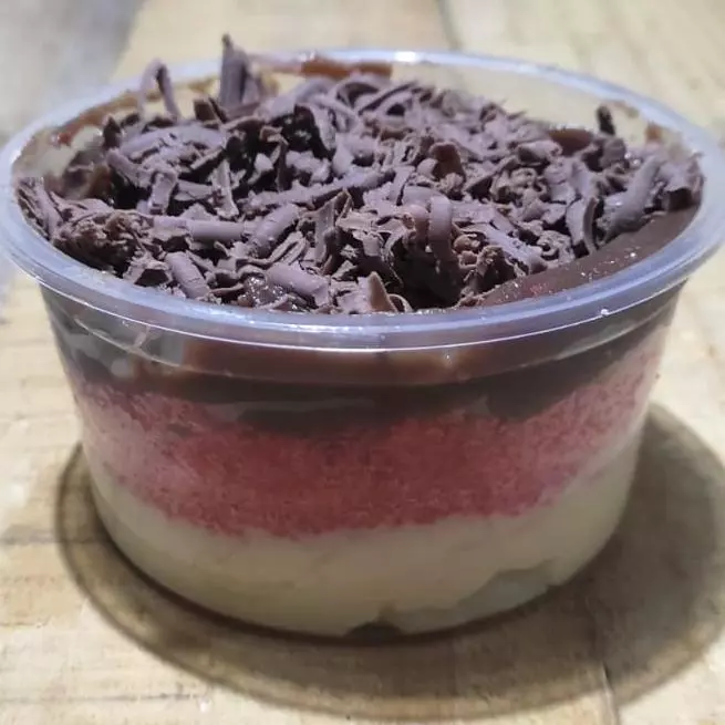 Bolo no pote prestígio com chocolate