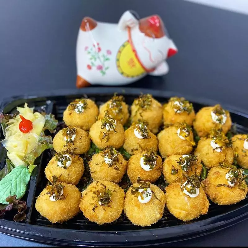 300. Croquete de salmão c/ queijo