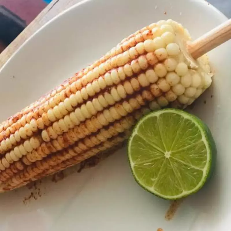 Elote blanco con sal, Limon y Chile