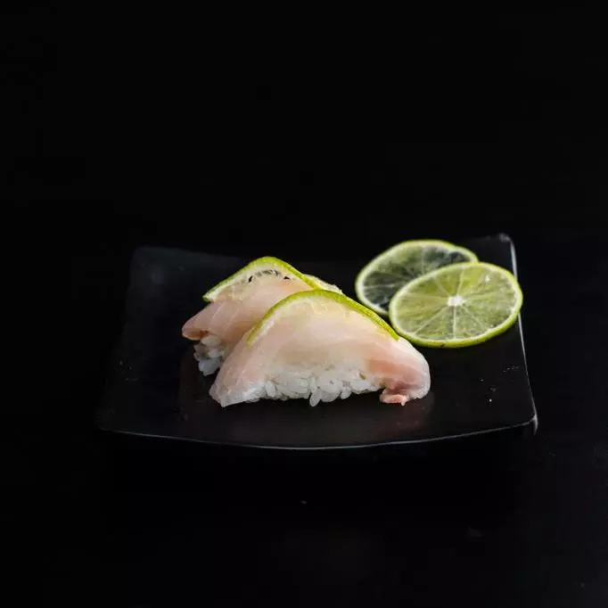 Niguiri peixe branco  (4 unid)