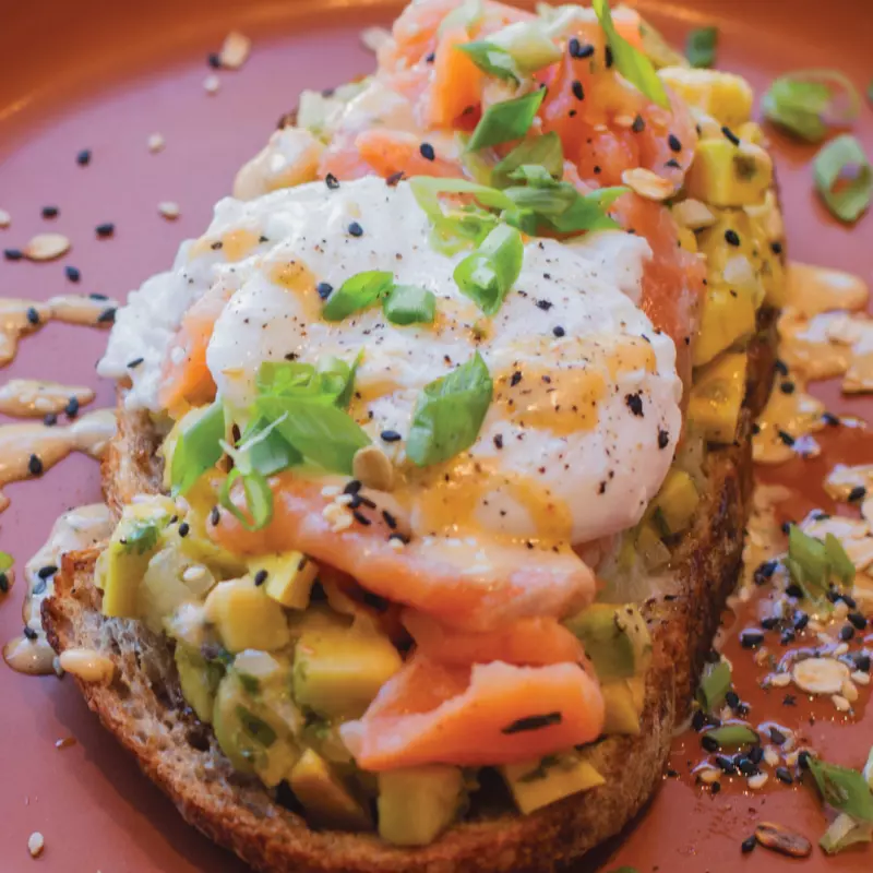 Salmão e Ovo Pochê