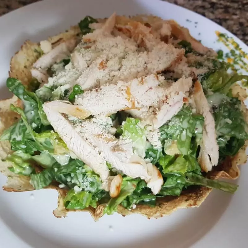 ENSALADA CESAR CON POLLO