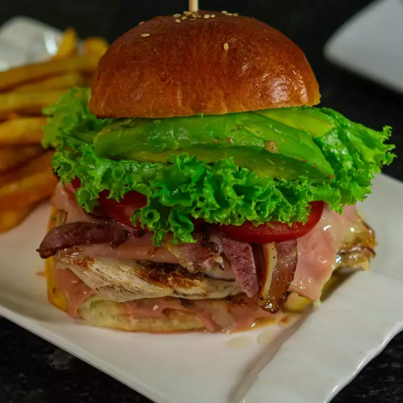 Chiken + papas fritas