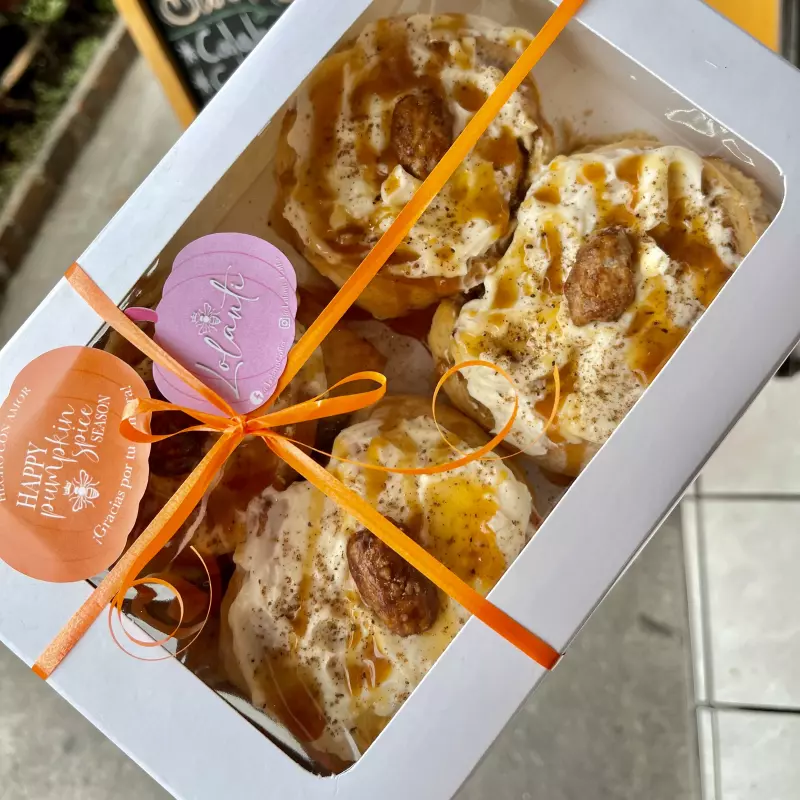 Pumpkin spice rolls