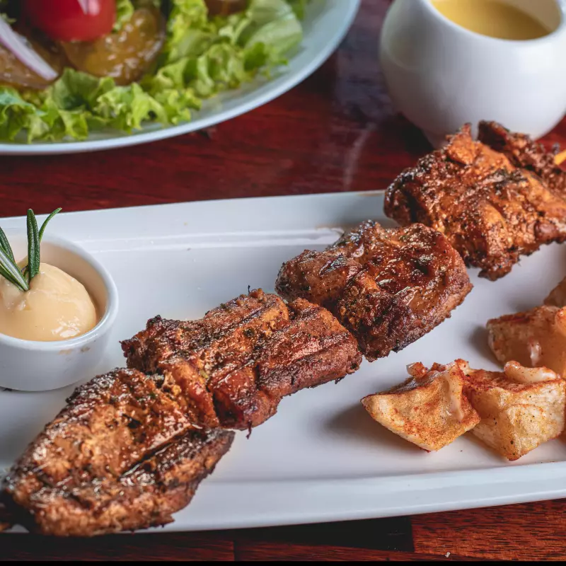 Pincho de cerdo o pollo