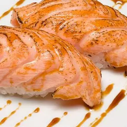 Niguiri salmão maçaricado 6 und