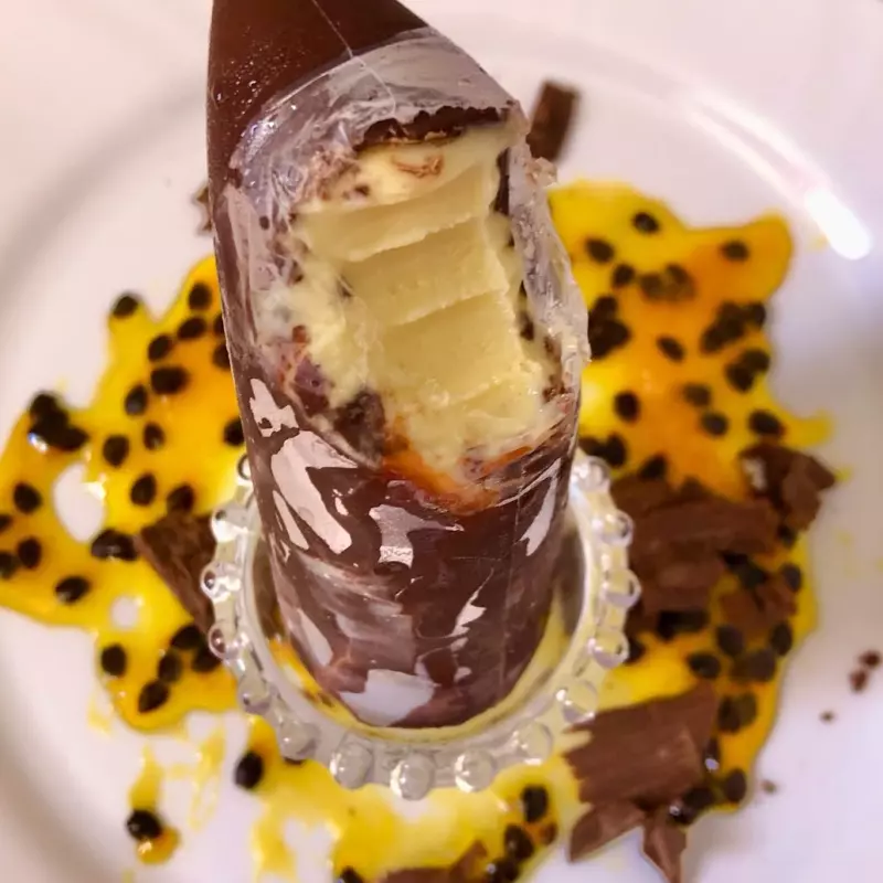 Mousse de maracujá com chocolate