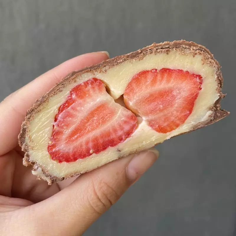 BOMBA DE NINHO E MORANGO.