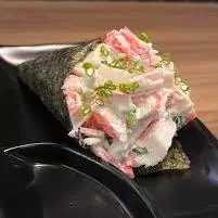 Temaki kani com creme cheese e cebol