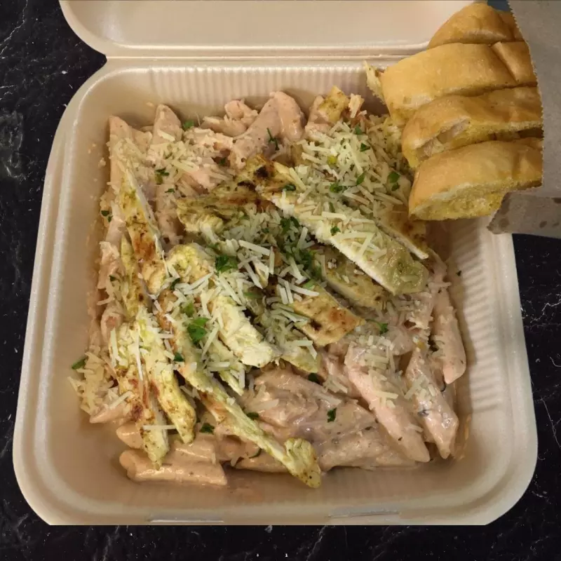 Pasta chipotle con Pechuga plancha