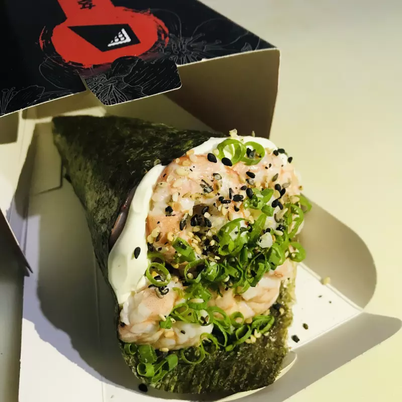 Temaki de camarão cozido