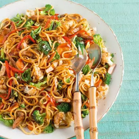 Yakisoba de frango (aprox800g)