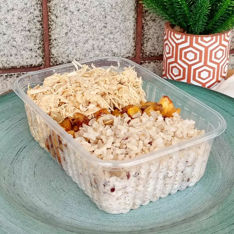 Frango desfiado com arroz 7 grãos