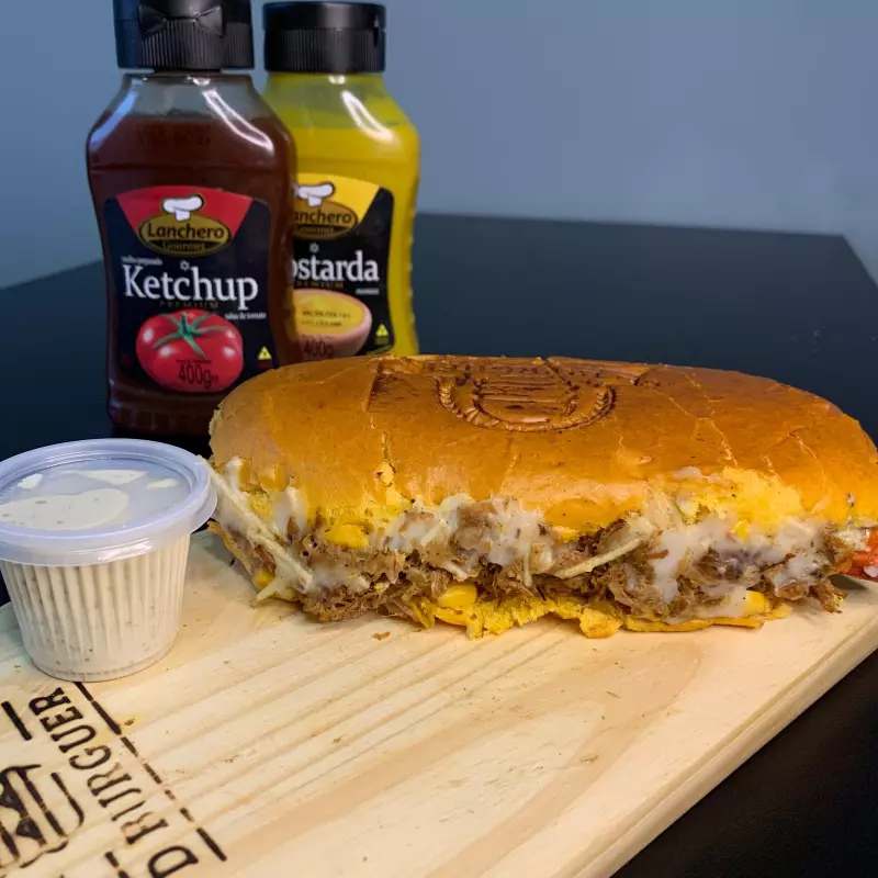 Carne com muçarela e Bacon.