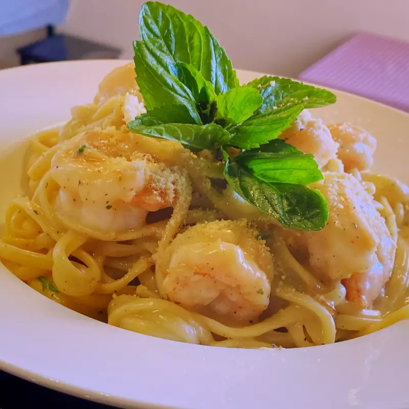 Pasta Alfredo con Camarones