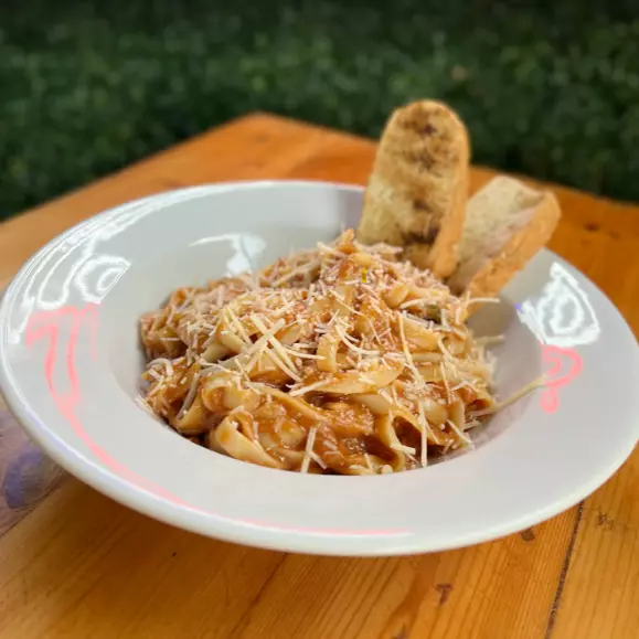 PASTA A LA BOLOÑESA CON PARMESANO