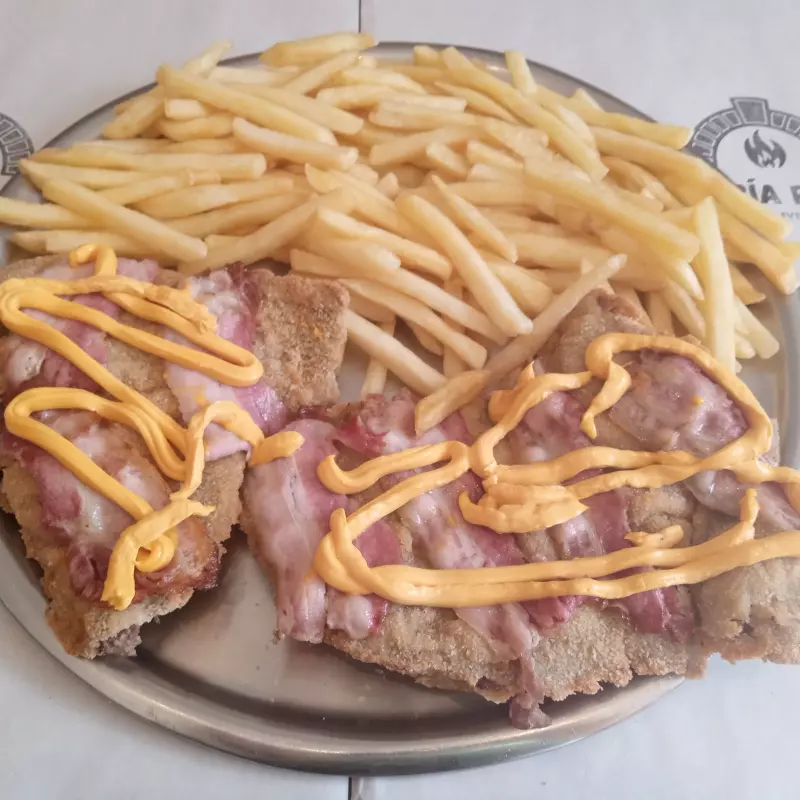 Mila de carne con cheddar,panceta +fritas
