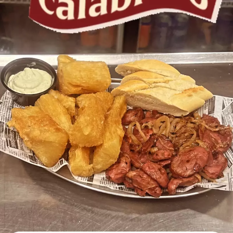 Ración Yuca y Calabreza Brasil